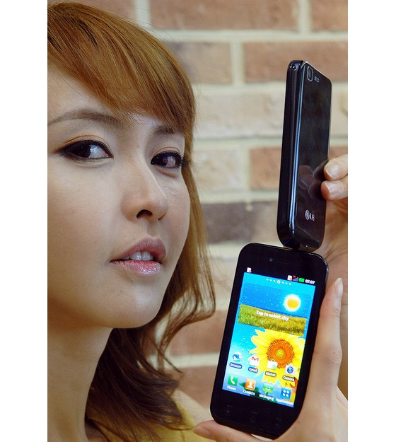 LG выпустила смартфон LG Optimus Sol с Ultra AMOLED экраном