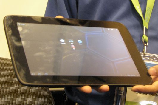 В ходе IDF представители Intel продемонстрировали рабочие прототипы планшетных компьютеров с операционной системой Google Android, основанные на перспективной модели процессора Atom с кодовым именем Medfield