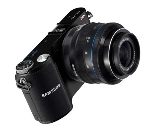 Цифровая фотокамера Samsung NX200 - дорогая и продвинутая