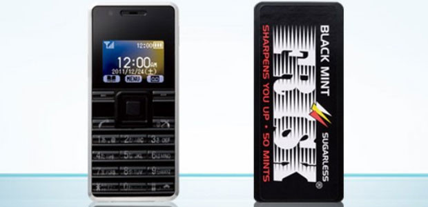 Willcom WX03A - брелок для телефона, который и сам … телефон!