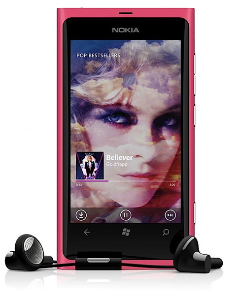Nokia Lumia 800 - первый флагман от финнов на базе Windows Phone 7