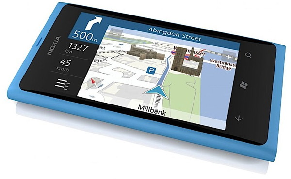 Nokia Lumia 800 - первый флагман от финнов на базе Windows Phone 7