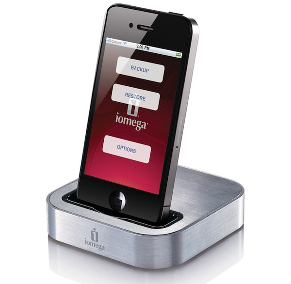 Stuff-обзор: iomega SuperHero спасет ваш айфон!