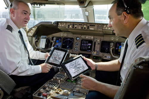 iPad заменит многотомные руководства полетами на американских авиалиниях