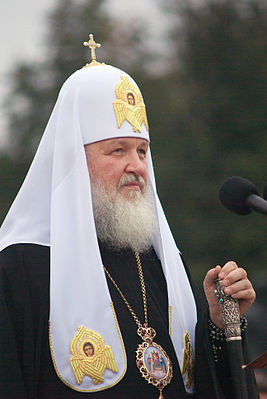Патриарх Кирилл считает опасным повальное увлечение молодежи Интернетом
