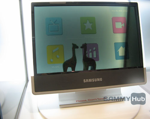 Samsung продемонстрировала прозрачный дисплей