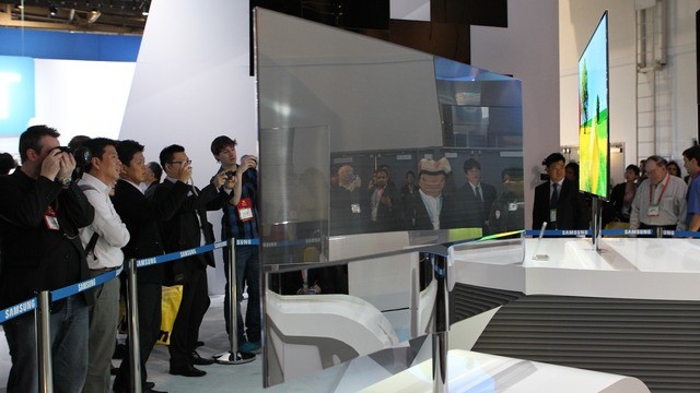 Samsung представила 55-дюймовый супер-телевизор с OLED-дисплеем