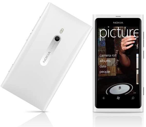 Nokia Lumia 800 вышла в белом картинка