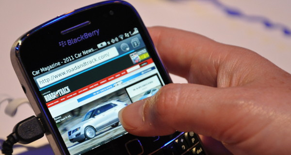 Супертелефоны и их ОС: Большая битва в журнале Stuff