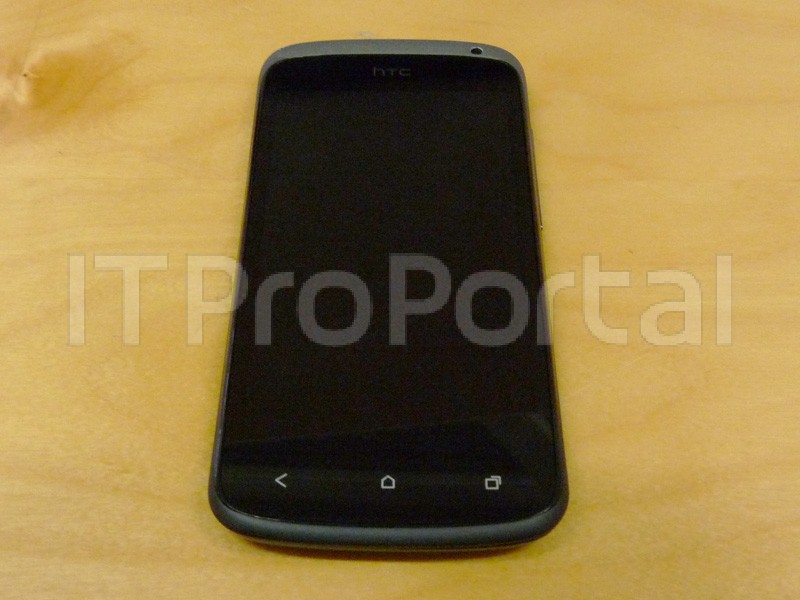 HTC One S засветился на фото