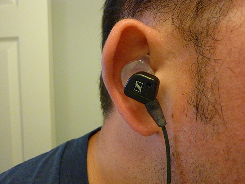 «Ушки» для телефона: 13 популярных гарнитур