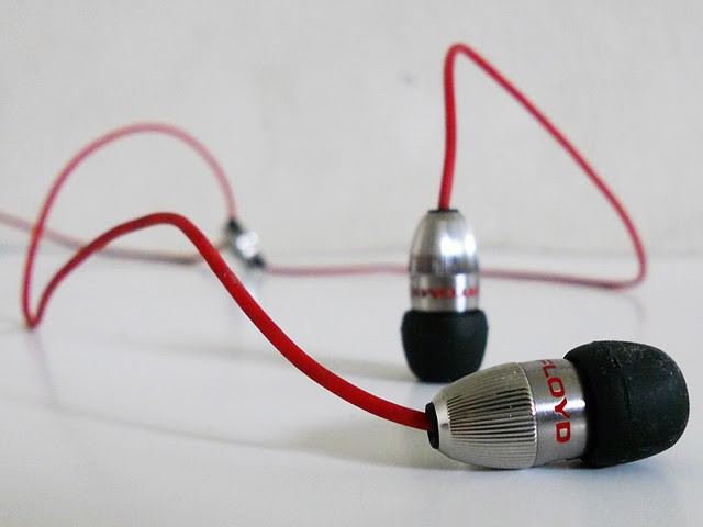 «Ушки» для телефона: 13 популярных гарнитур