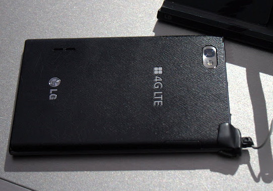 LG Optimus Vu и Samsung Galaxy Note: живые фото