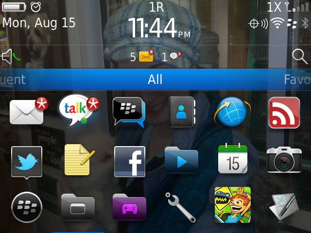 Супертелефоны и их ОС: Большая битва в журнале Stuff