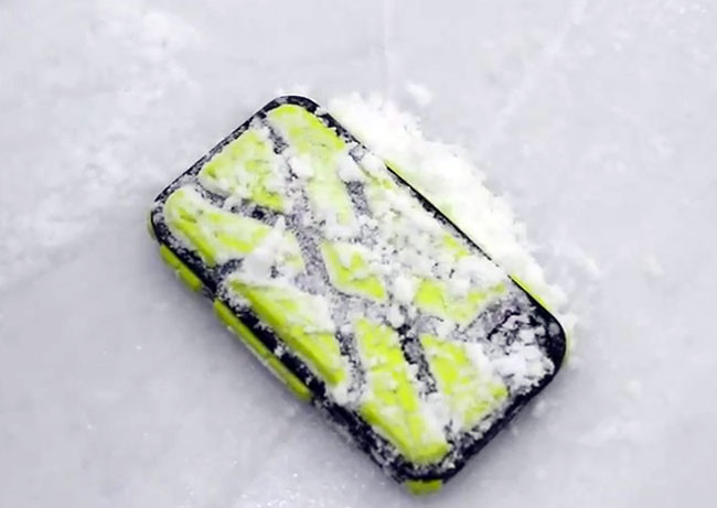 Чехлы G-Form сделают iPhone экстремально прочным – хоть в хоккей играй