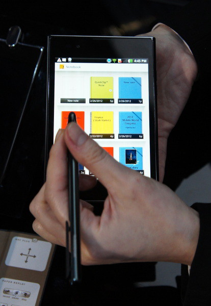 LG Optimus Vu и Samsung Galaxy Note: живые фото