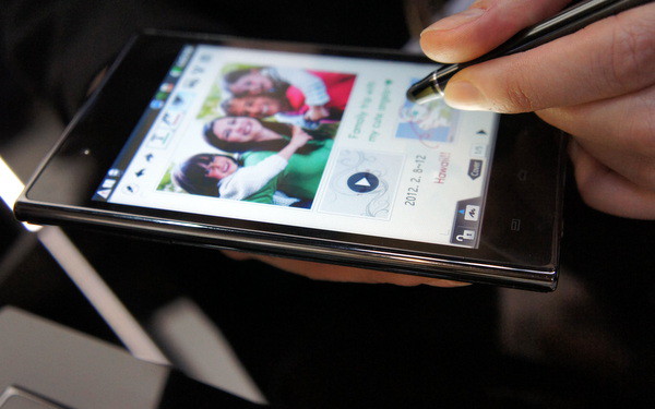 LG Optimus Vu и Samsung Galaxy Note: живые фото