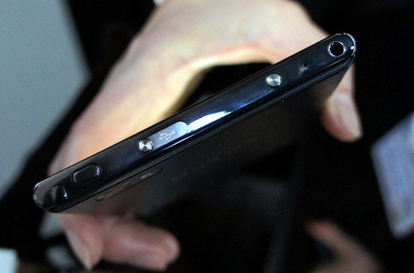 LG Optimus Vu и Samsung Galaxy Note: живые фото