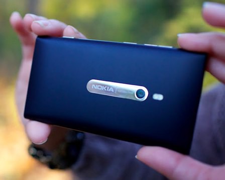 Супертелефоны и их ОС: Большая битва в журнале Stuff