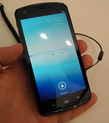 Fujitsu еще раз представила прототип четырехъядерного смартфона на Tegra 3