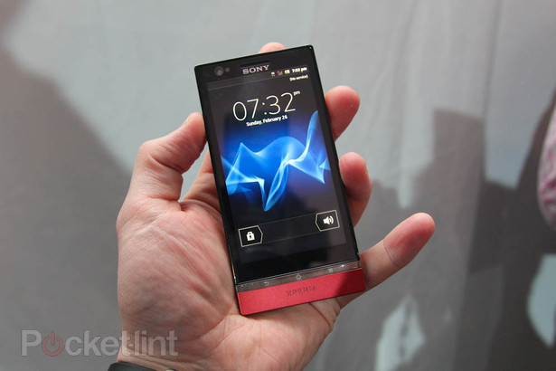 Sony Mobile представила на MWC новые смартфоны Xperia P и Xperia U картинка Sony Mobile анонсировала на MWC новые смартфоны Xperia P и Xperia U