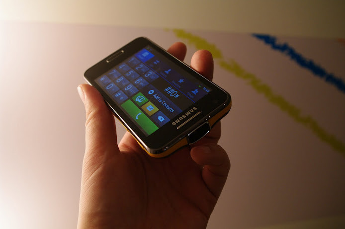 Смартфон со встроенным проектором Samsung Galaxy Beam воплотился из концепта в реальность