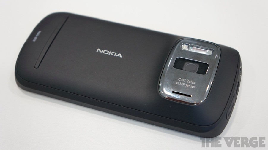 Финны поразили всех: новая Nokia 808 PureView оснащена 41 Мп фотокамерой!