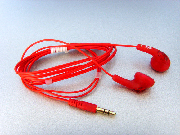 Аттракцион невиданной щедрости: недорогие наушники с отличным звуком