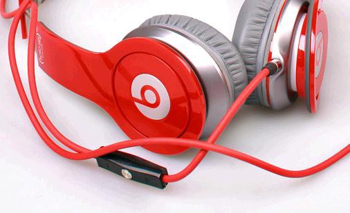 Вынимаем затычки, надеваем наушники