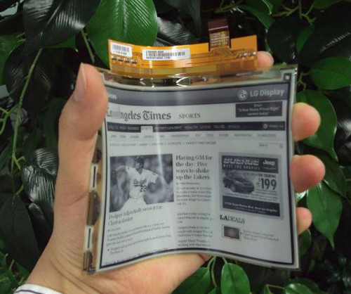 LG запускает в массовое производство первый в мире гибкий дисплей из электронной бумаги