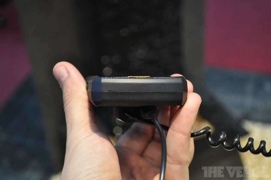 Caterpillar анонсировала суперпрочный смартфон CAT B10 картинка Caterpillar анонсировала суперпрочный смартфон CAT B10