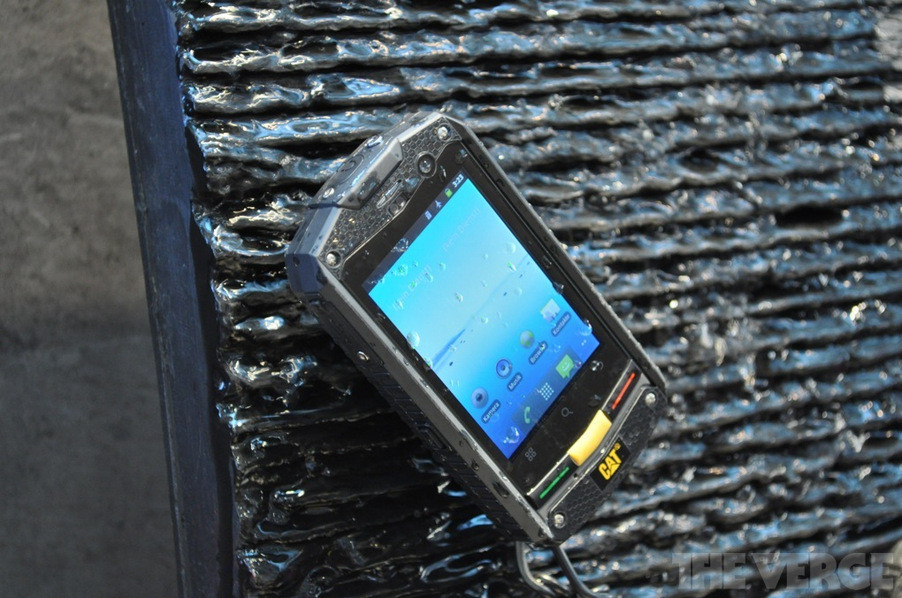 Caterpillar анонсировала суперпрочный смартфон CAT B10