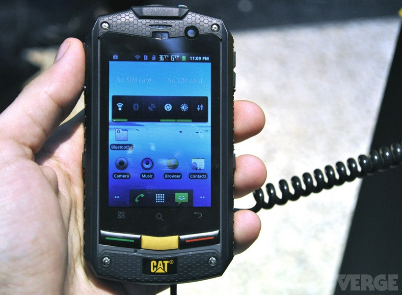 Caterpillar анонсировала суперпрочный смартфон CAT B10