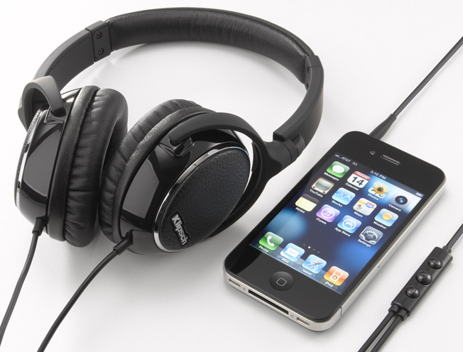 Вынимаем затычки, надеваем наушники