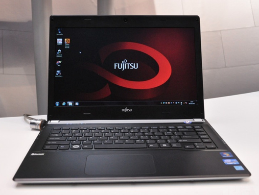 Fujitsu показала на CeBIT Lifebook UH572 и концепт ультрабука премиум-класса