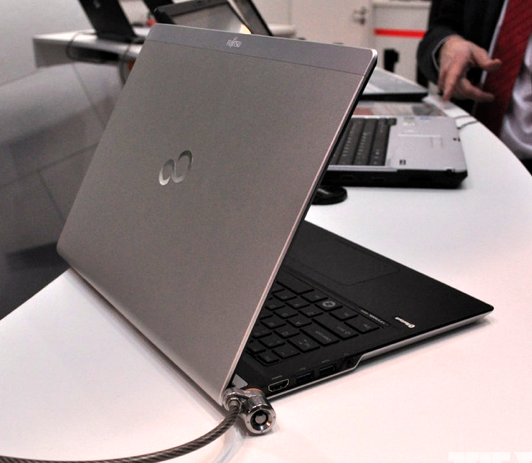 Fujitsu показала на CeBIT Lifebook UH572 и концепт ультрабука премиум-класса