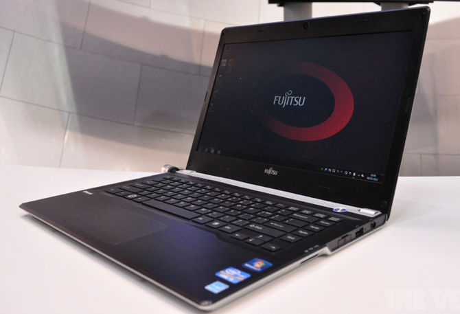 Fujitsu показала на CeBIT Lifebook UH572 и концепт ультрабука премиум-класса