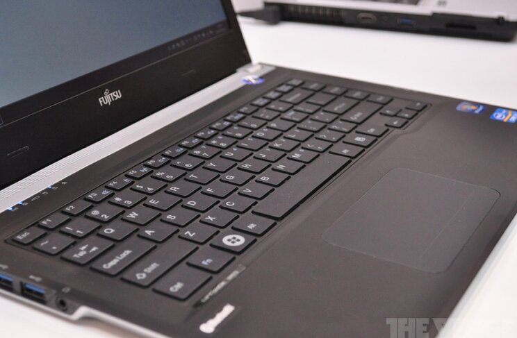 Fujitsu показала на CeBIT Lifebook UH572 и концепт ультрабука премиум-класса