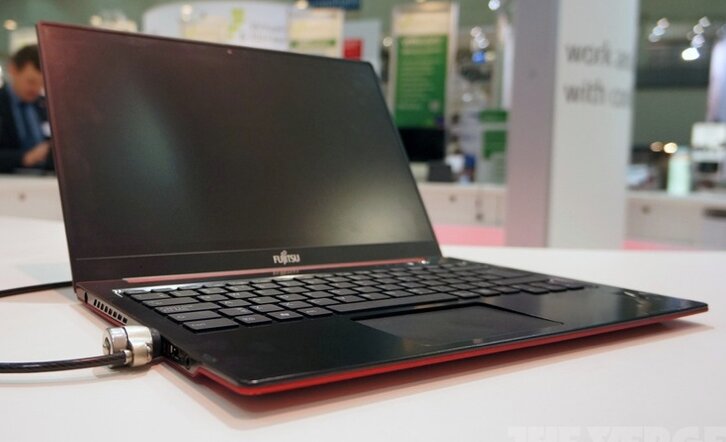 Fujitsu показала на CeBIT Lifebook UH572 и концепт ультрабука премиум-класса