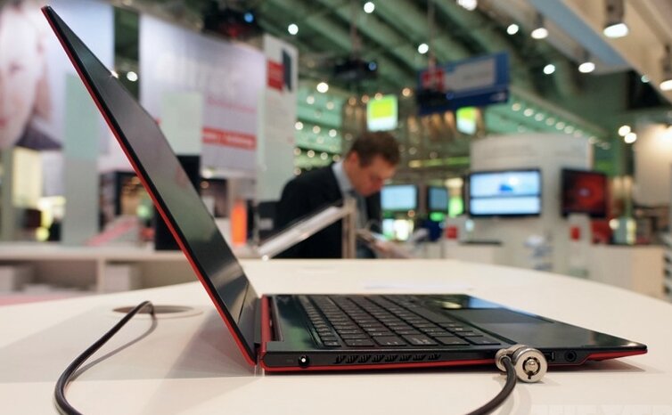 Fujitsu показала на CeBIT Lifebook UH572 и концепт ультрабука премиум-класса