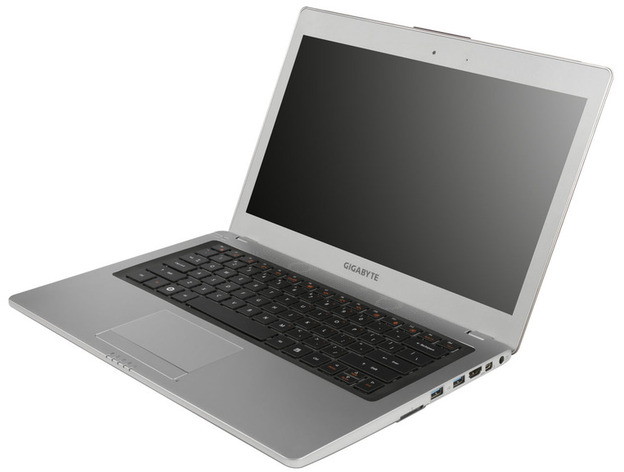 Gigabyte показала на выставке CeBit ультрабук U2442 и игровой ноутбук P2542G