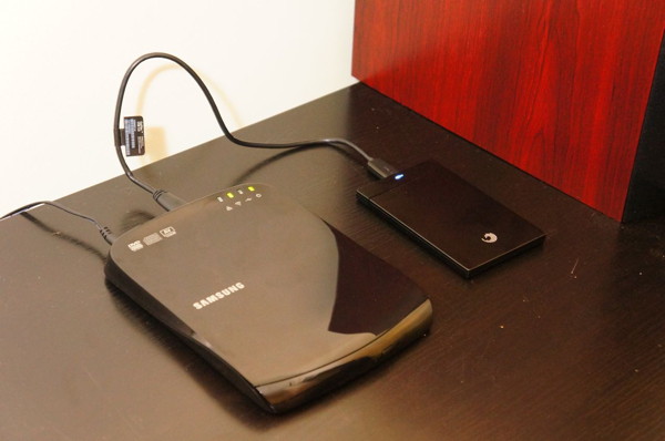 Беспроводной DVD-привод Samsung Optical Smart Hub SE-208BW - оживляет впечатления!