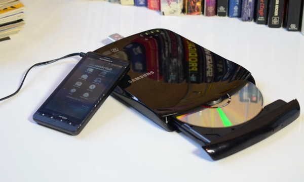 Беспроводной DVD-привод Samsung Optical Smart Hub SE-208BW - оживляет впечатления!