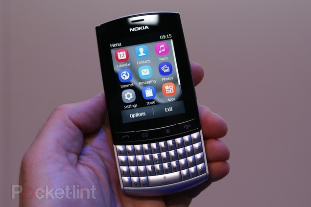 Nokia Asha 303 Touch & Type: «Флагманский простак» с сенсорным экраном и QWERTY 