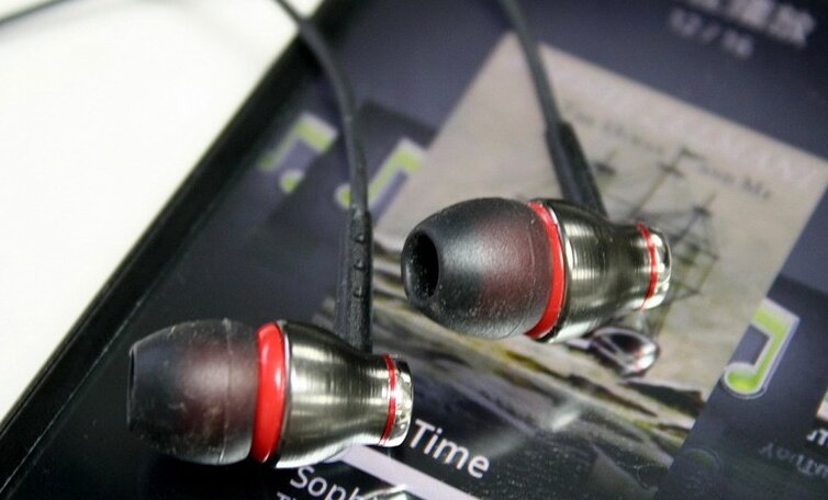 Тест наушников-вкладышей: Окажите музыке бюджетную поддержку!