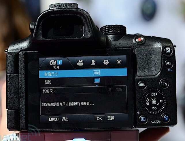 Samsung анонсировала фотокамеры NX20, NX210 и NX1000