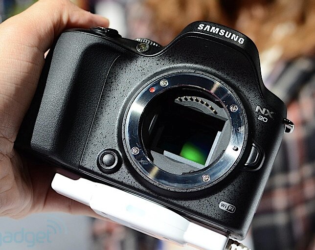 Samsung анонсировала фотокамеры NX20, NX210 и NX1000