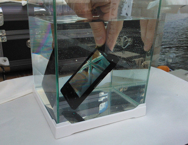 Представлен пылевлагозащищенный смартфон Sony XPERIA Go