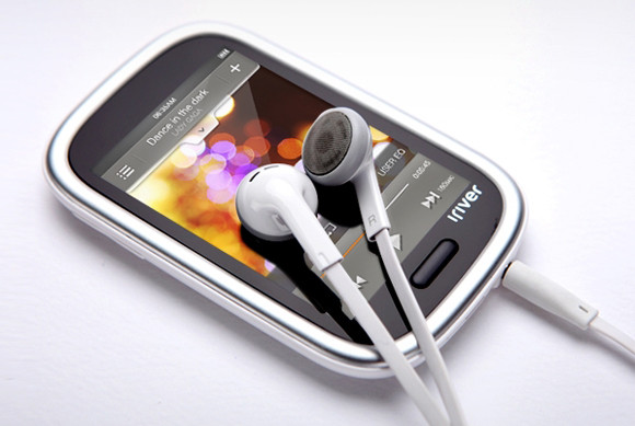 В России анонсирован медиаплеер iriver B100 с 3,1-дюймовым экраном 