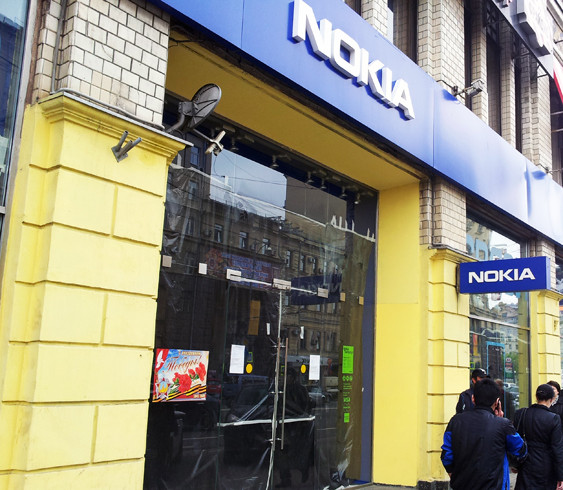 На месте магазинов Nokia появятся фирменные салоны Samsung 